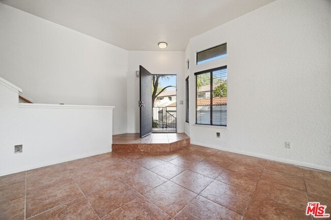 Photo - 77 Willowcrest Ln