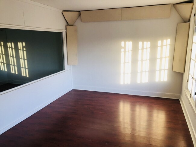 Photo - 7261 1/2 Melrose Ave