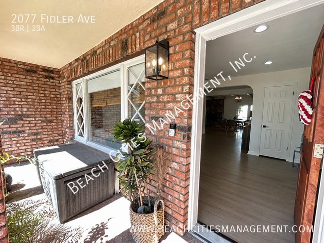 Photo - 2077 Fidler Ave