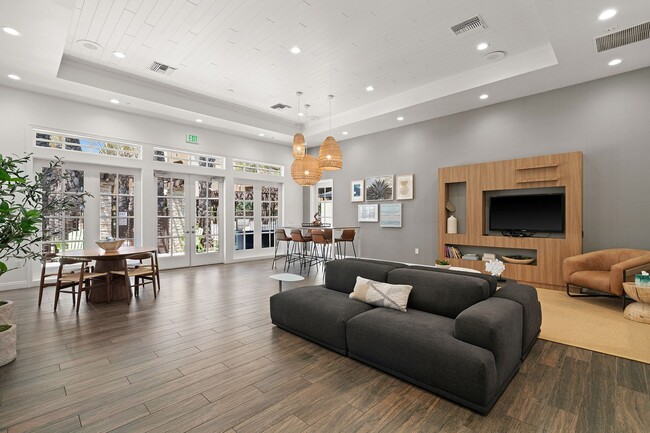 Photo - Hills of Valencia Apartments