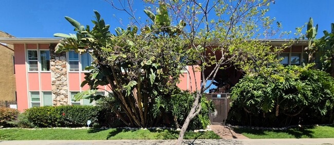 Building Photo - Charming One Bedroom, One Bath Unfurnished Apartment Unit 1