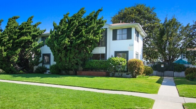 Photo - 3144-3152 S Barrington Ave