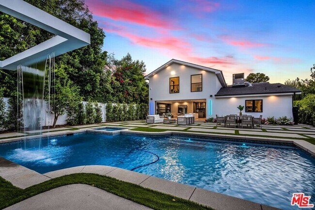 Photo - 5236 Reseda Blvd House