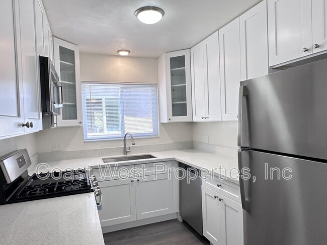 Photo - 822 Tourmaline St