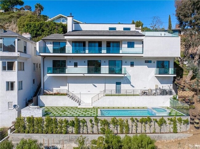 Photo - 8566 Hollywood Blvd