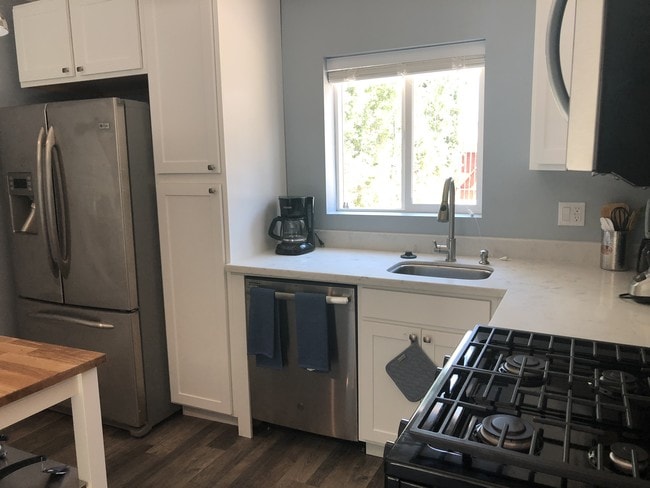 Building Photo - 6331 Longridge Ave