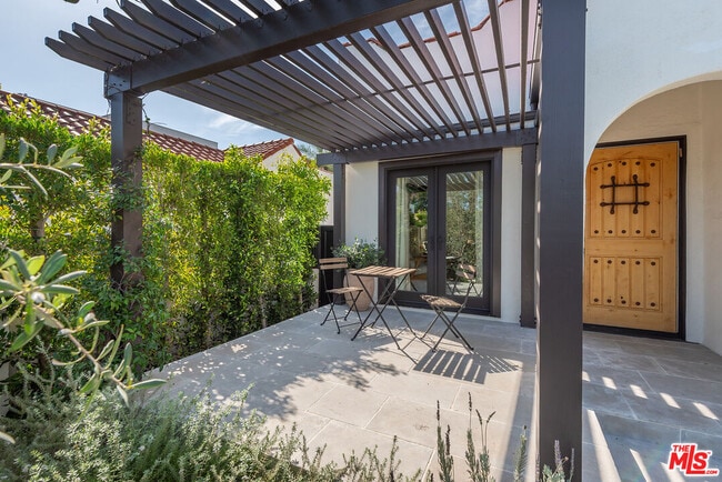 Photo - 627 N Fuller Ave
