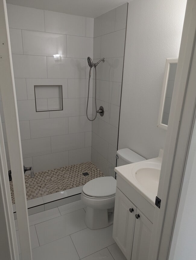 Photo - 72564 Edgehill Dr