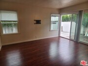 Photo - 328 S Oakhurst Dr House