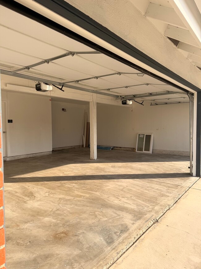 Photo - 15782 Butterfield St