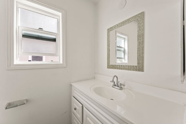 Photo - 5738 Woodman Ave Unit 2