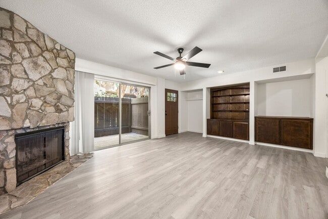 Spacious 2 Bedroom 2 Bathroom 3 Story Cond... - Spacious 2 Bedroom 2 Bathroom 3 Story Cond... Condo Unit 3
