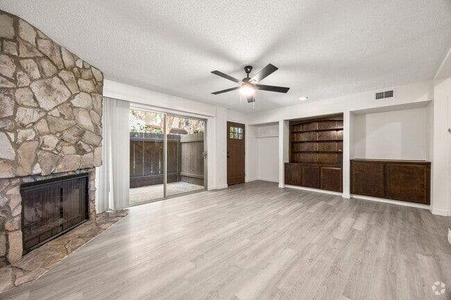 Building Photo - Spacious 2 Bedroom 2 Bathroom 3 Story Cond... Unit 3 Rental