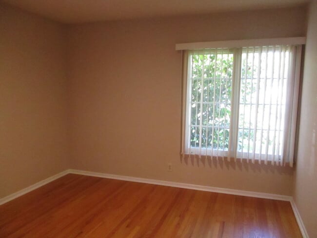 Photo - 12436 Cumpston St