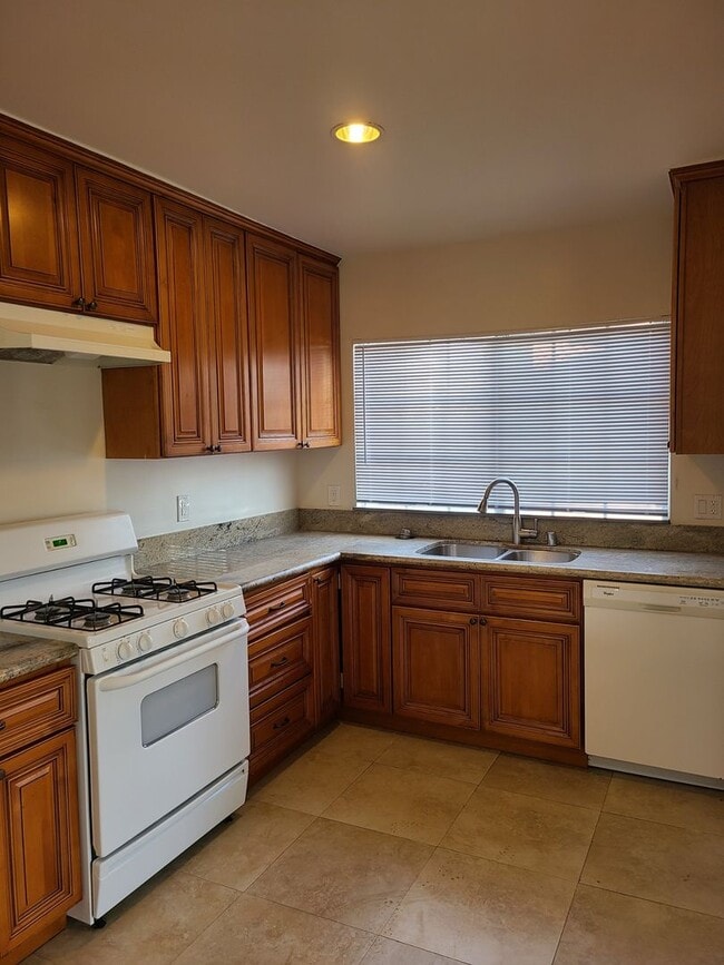 Photo - 522 N Hobart Blvd Unit 522 N. Hobart Bl.