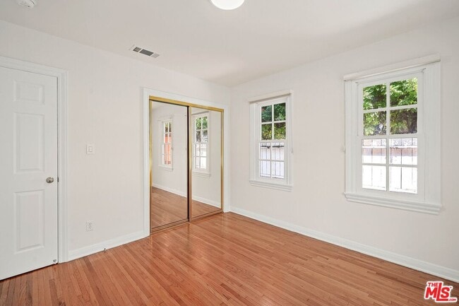 Photo - 424 12th St