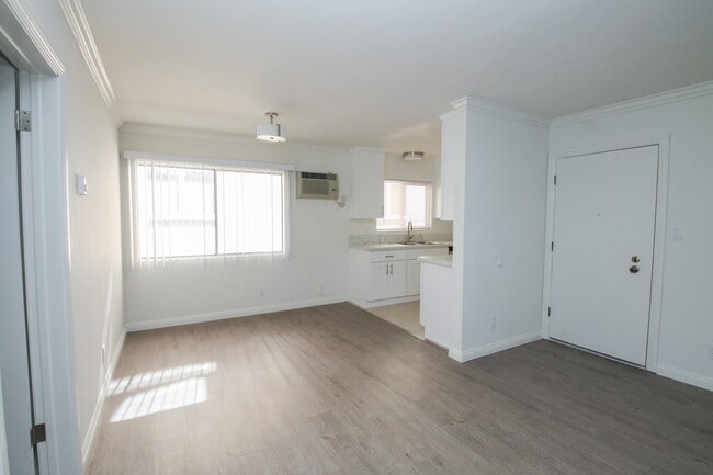 Photo - 9319 Alcott St