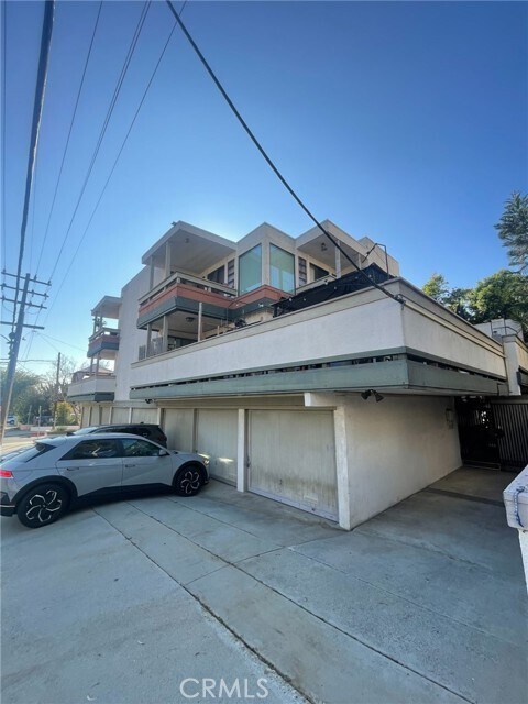 Photo - 2575 E 19th St Unit 17