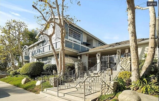 Photo - 18427 Vincennes St Unit 5