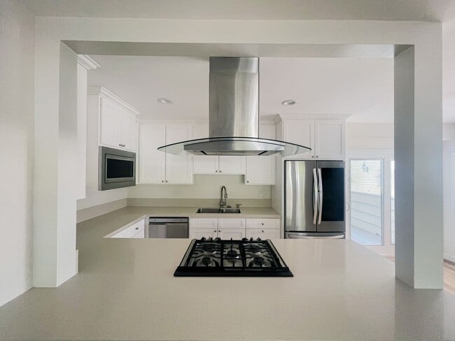 Photo - 1250 Manhattan Beach Blvd