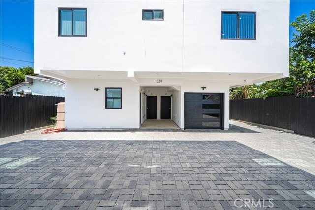 Building Photo - 1039 W 43rd St