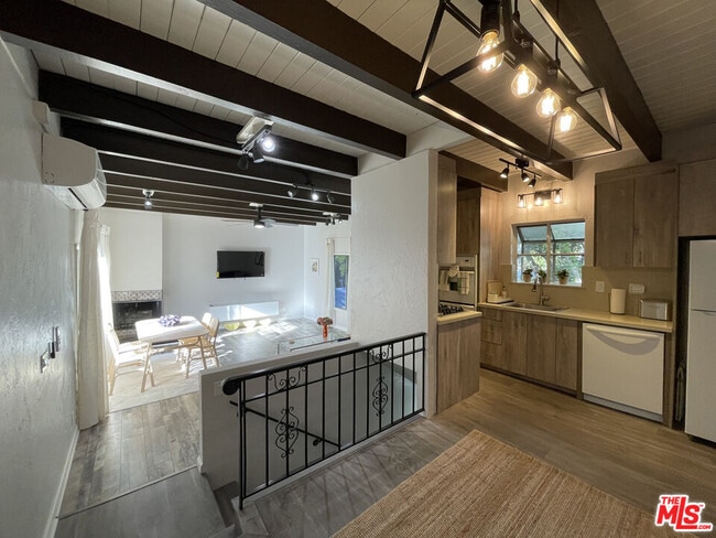 Building Photo - 2128 N Beverly Glen Blvd Unit 1