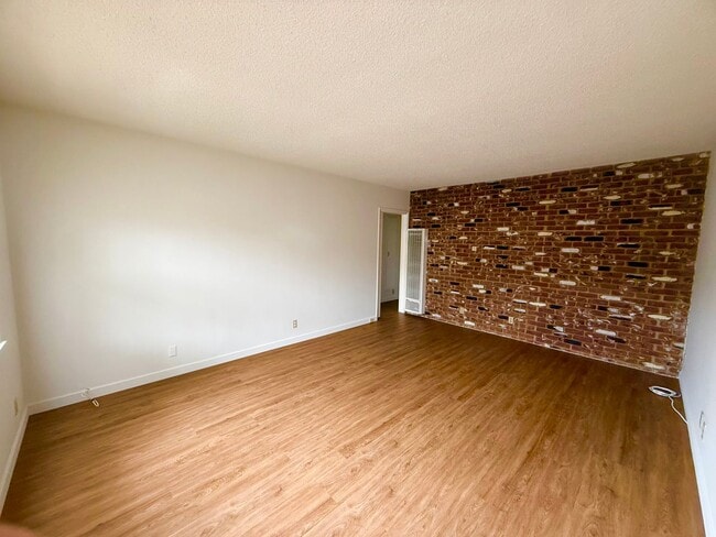 Photo - Carson St 2413-2415 Unit 2415