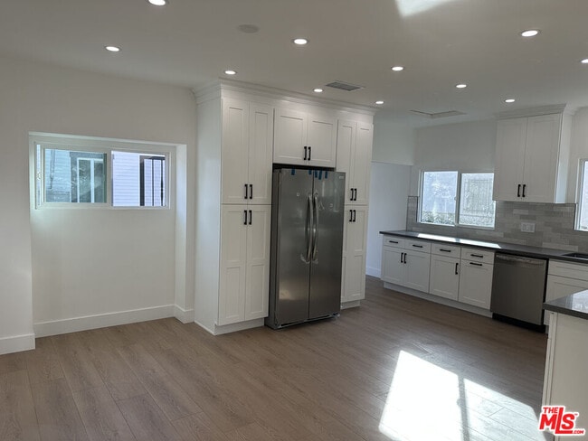 Photo - 1862 W 25th St