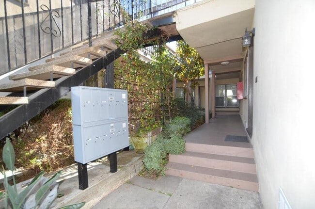 Photo - Adams Apartments...Newly Remodeled 1 Bedro... Unit 4128 1/2