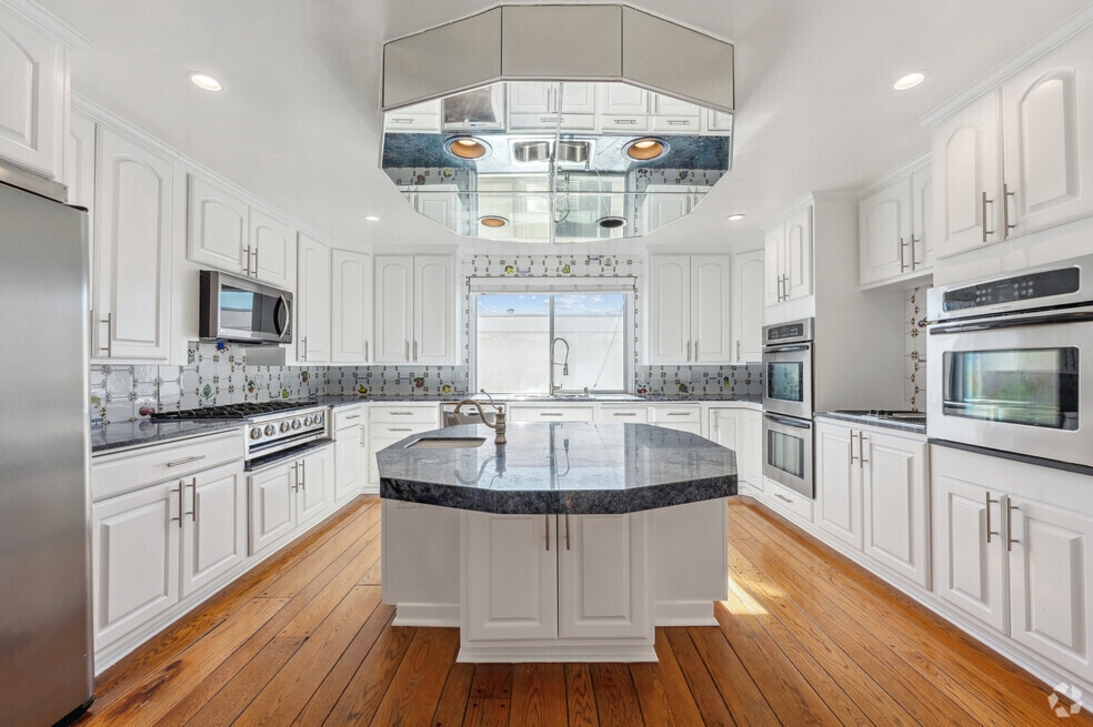 3D Tour - Elm Drive Apartments