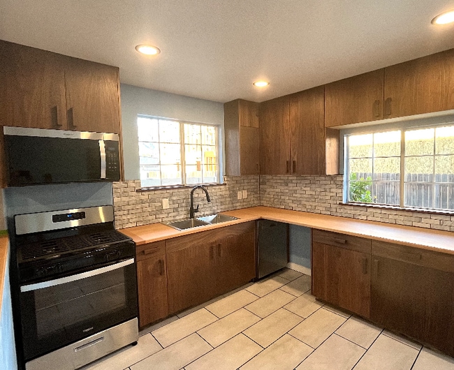 Photo - 3547 E Green St Unit B