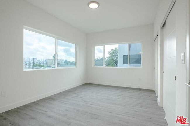 Photo - 4806 Elmwood Ave