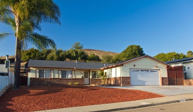 House with Separate studio apartment Included - House with Separate studio apartment Included
