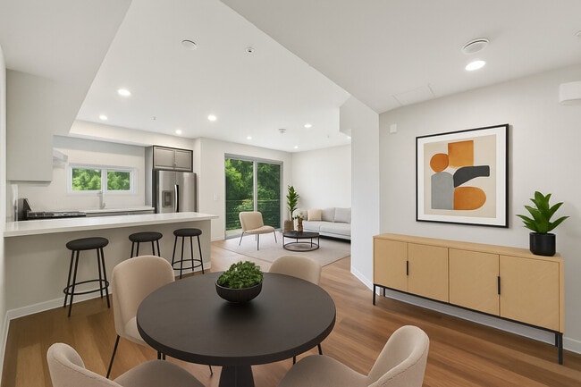 748 S Irolo - 748 S Irolo