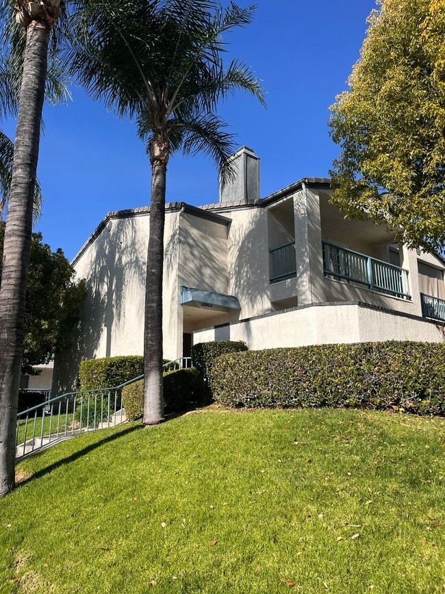 Building Photo - Via Zapata - 3bd/2.5ba Townhouse - Canyon Crest