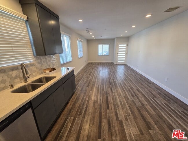 Photo - 1255 N Kingsley Dr