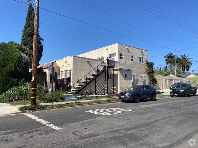 Building Photo - 800 N Mansfield Ave Rental