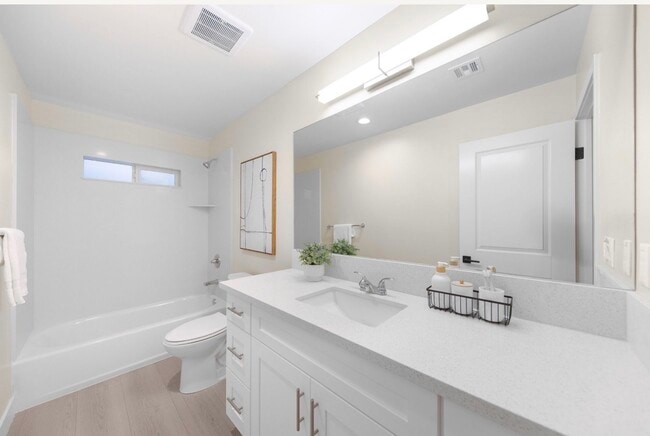 Photo - 648 W Grand Ave