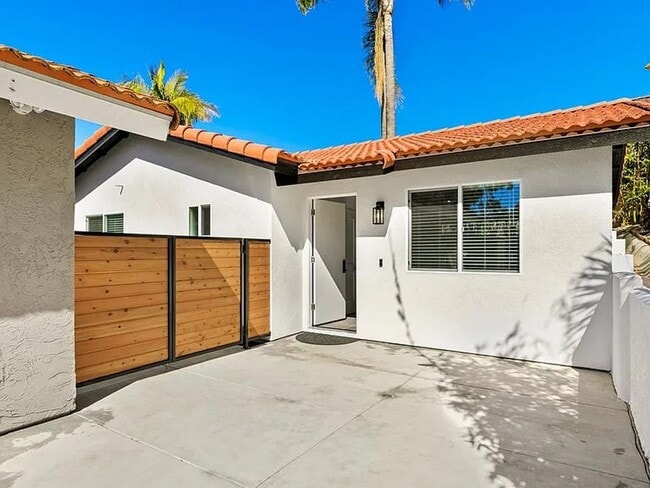 Building Photo - Luxury Meets Privacy | Stunning Detached 1-Bedroom ADU