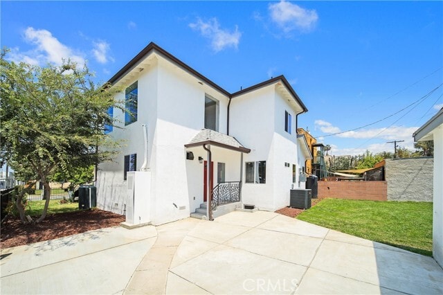 Photo - 1372 Carmona Ave