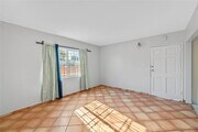 Photo - 330 W Laurel St Apartment Unit B