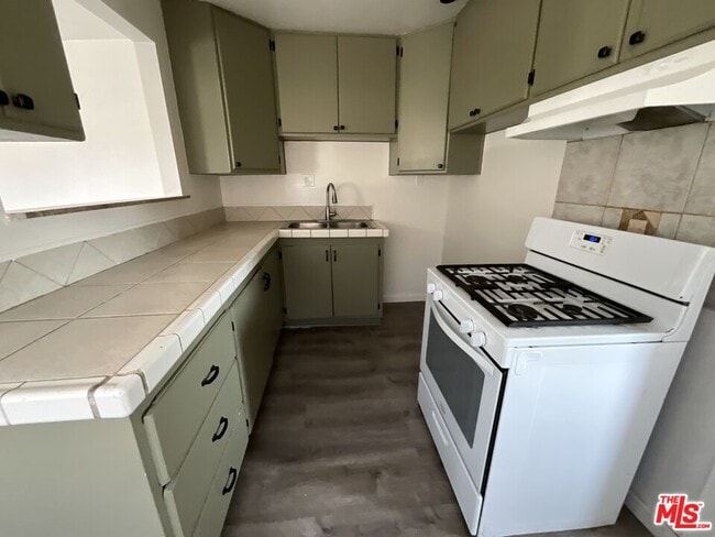 Photo - 1324 N Mt Vernon Ave