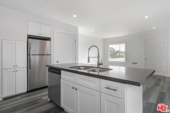 Photo - 2303 W 30th St