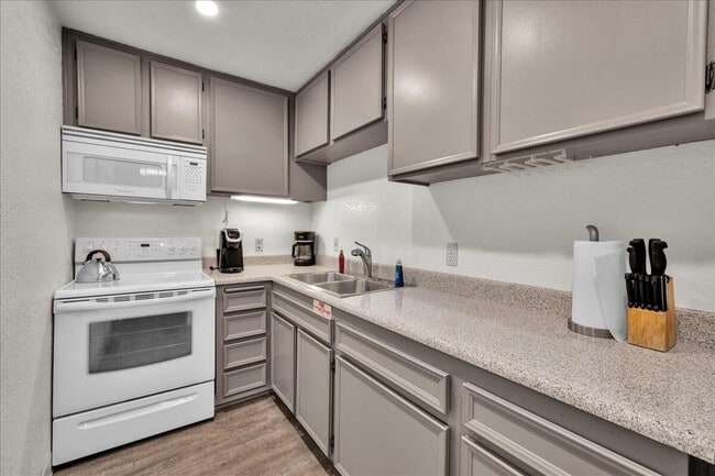 Photo - 2860 N Los Felices Rd Unit 101