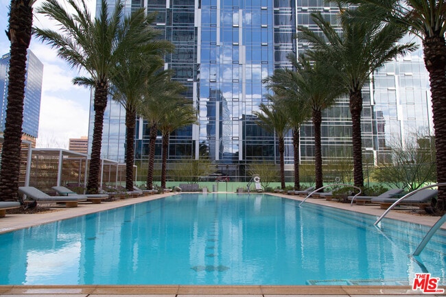 Building Photo - 877 Francisco St Unit 2407