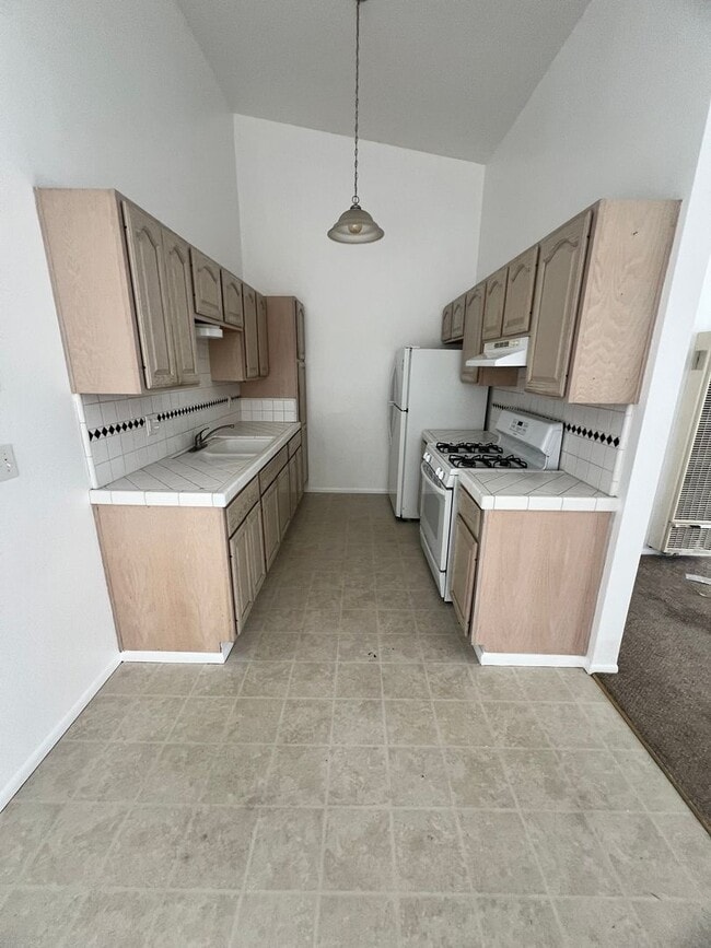 Photo - Midtown Ventura - Spacious one bedroom, one bath single level apartment