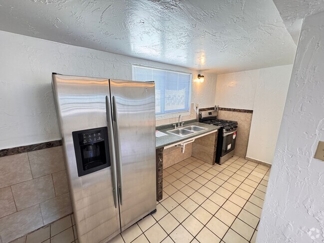 Building Photo - 1335 W Vista Way Unit 1335 W Vista Way  B Rental