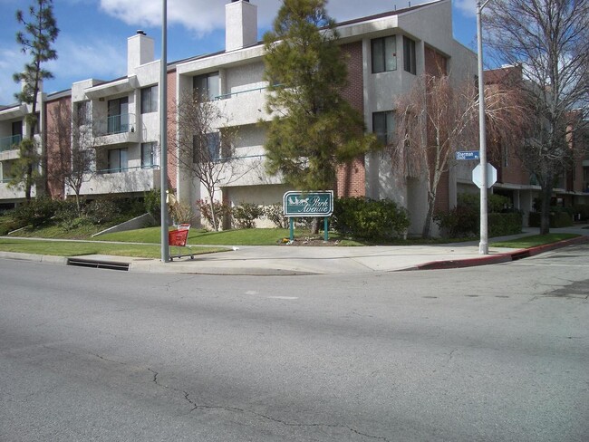 Photo - 7211 Cozycroft Ave Condo Unit 31