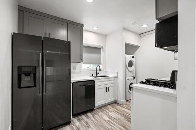 Building Photo - 2743 Fairmount St.