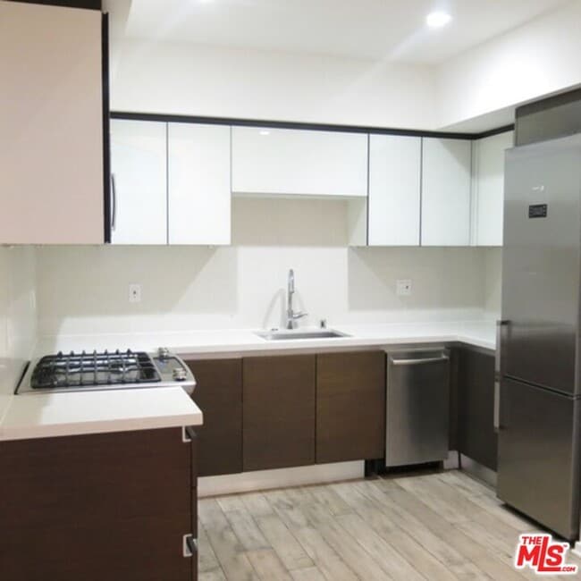 Modern Kitchen - 1611 S Beverly Glen Blvd Unit 203